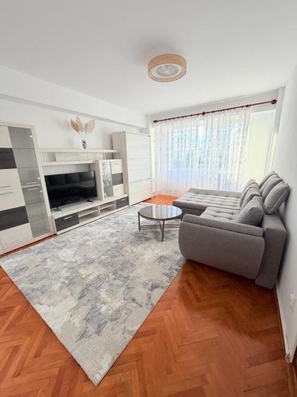Apartament cu 3 camere decomandat în Tudor