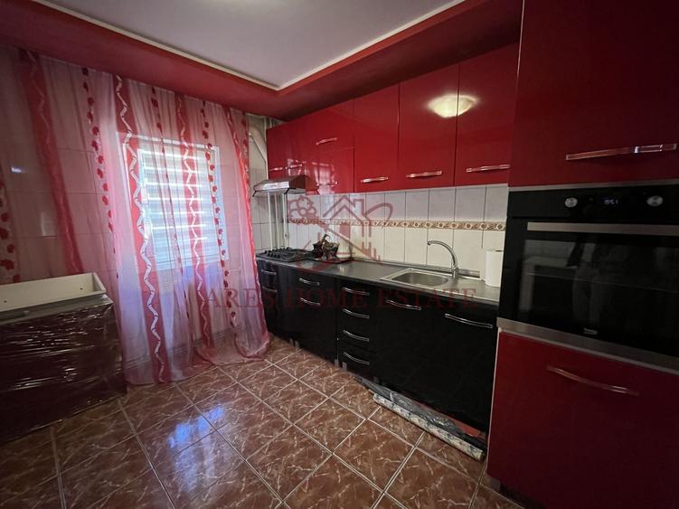 Apartament cu 3 camere decomandat în Dâmbovița