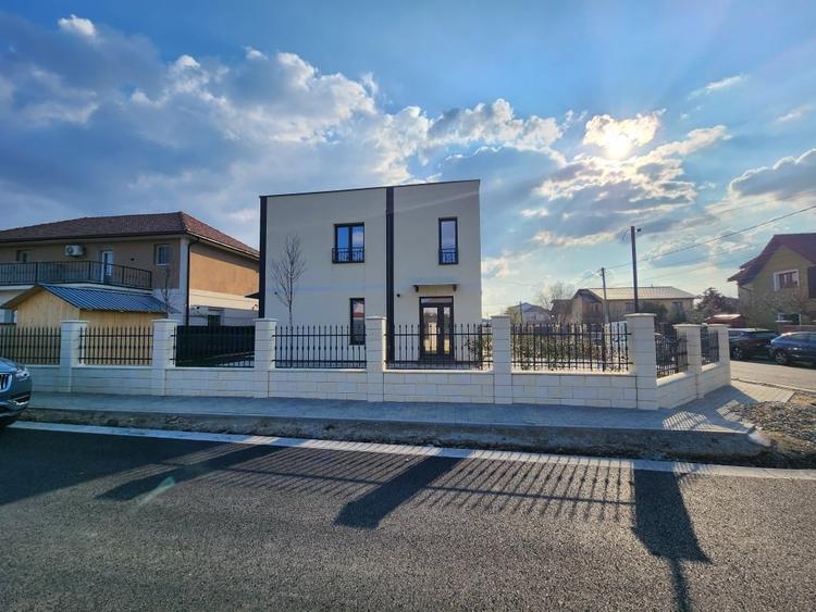 Duplex cu 4 camere cu Canalizare în Dumbrăvița