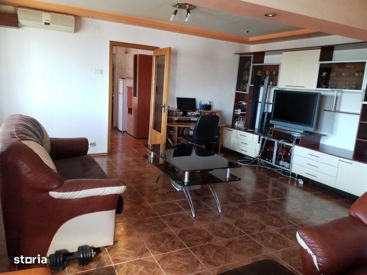 Apartament cu 3 camere decomandat în Berceni