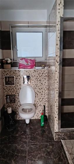Casă cu 7 camere cu Teren 500 Mp în Central