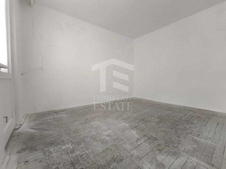 Apartament cu 3 camere semidecomandat în Central