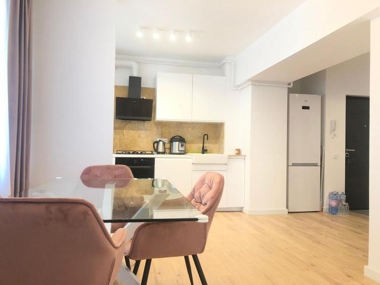 Apartament cu 3 camere decomandat, mobilat în Drumul Taberei