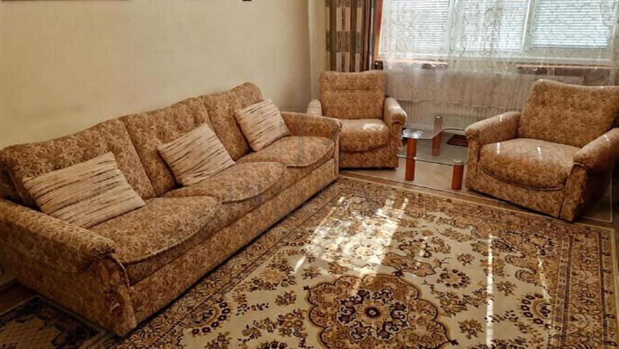 Apartament cu 4 camere decomandat, mobilat în Aradului