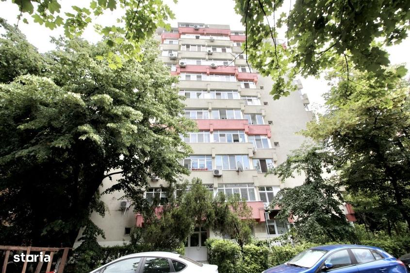 Apartament cu 3 camere decomandat în Teiul Doamnei