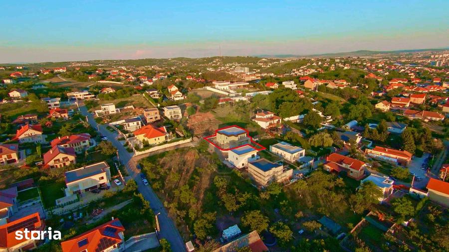 Casă cu 6 camere cu Teren 700 Mp în Iorga