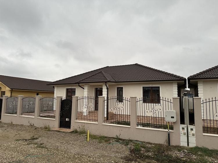 Casă cu 4 camere cu Teren 500 Mp în Nojorid