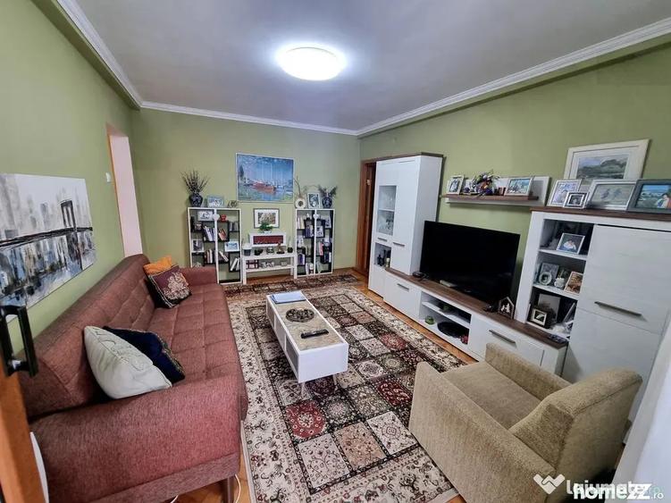 Apartament cu 3 camere semidecomandat în Peninsula