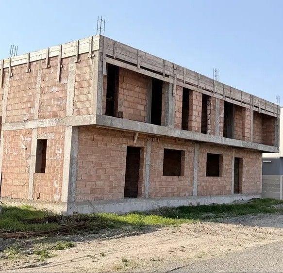 Duplex cu 8 camere cu Canalizare în Săcălaz