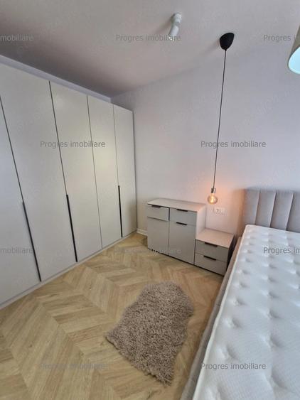 Apartament cu 3 camere semidecomandat în Aradului