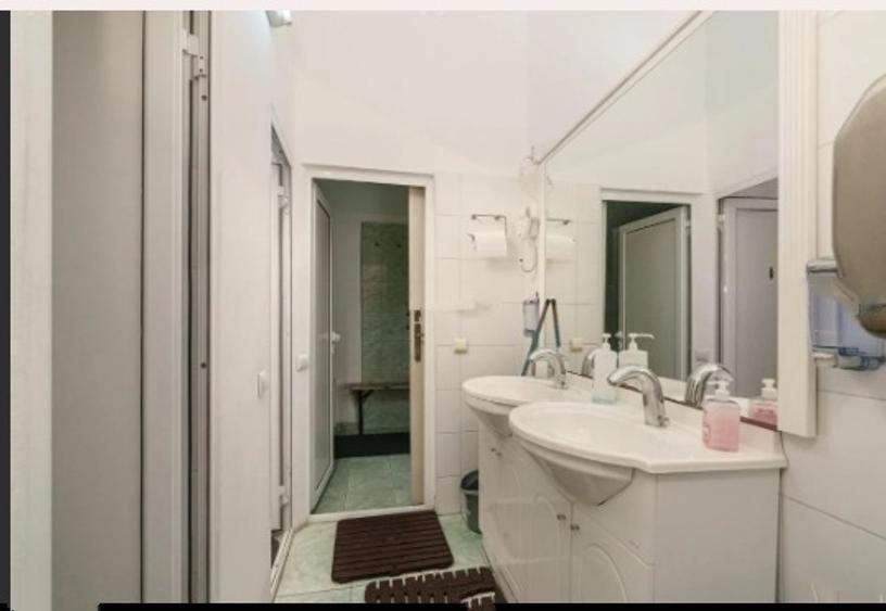 Casă individuală cu 5 camere cu Canalizare în Rahova