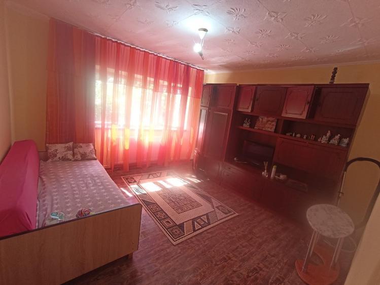 Garsonieră decomandată în Steaua