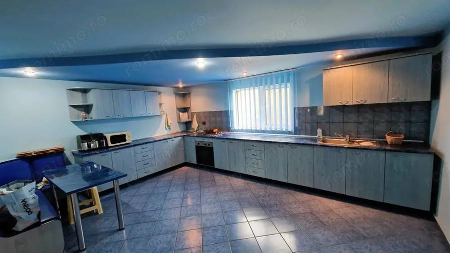 Casă cu 5 camere cu Teren 1500 Mp în Turia