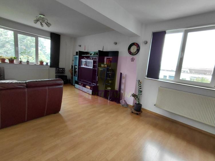 Apartament cu 4 camere decomandat în Dristor