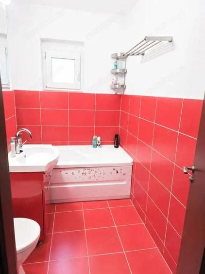 Apartament cu 2 camere decomandat în Trocadero