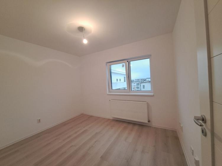 Apartament cu 3 camere decomandat în Sud