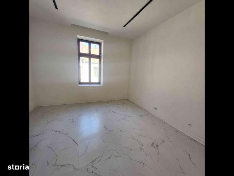 Casă cu 4 camere cu Teren 90 Mp în Central
