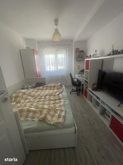 Apartament cu 3 camere în Roșu