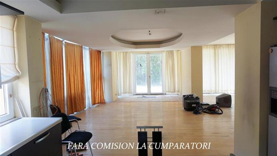 Casă individuală cu 12 camere cu Piscina în Central
