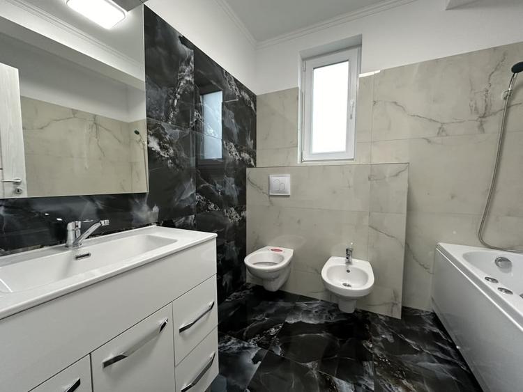 Duplex cu 4 camere cu Canalizare în Dumbrăvița