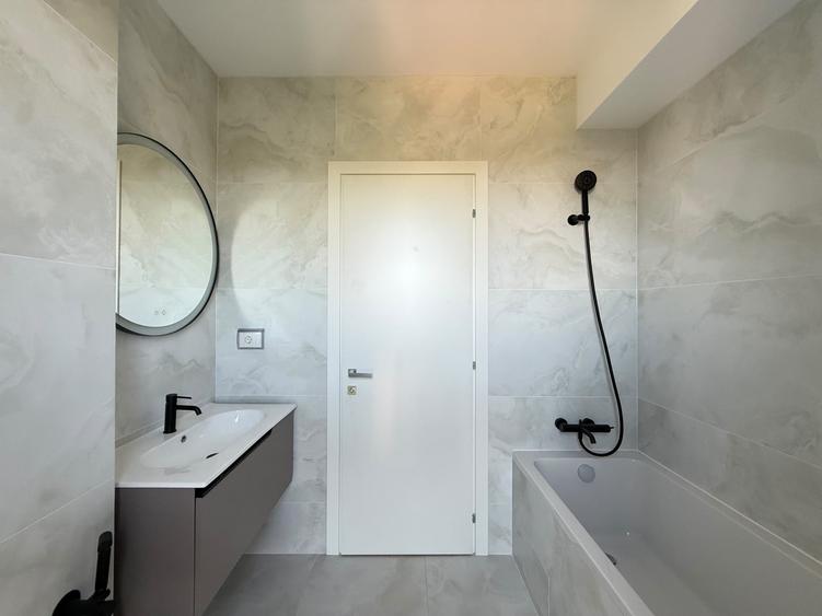 Apartament cu 3 camere semidecomandat în Pipera
