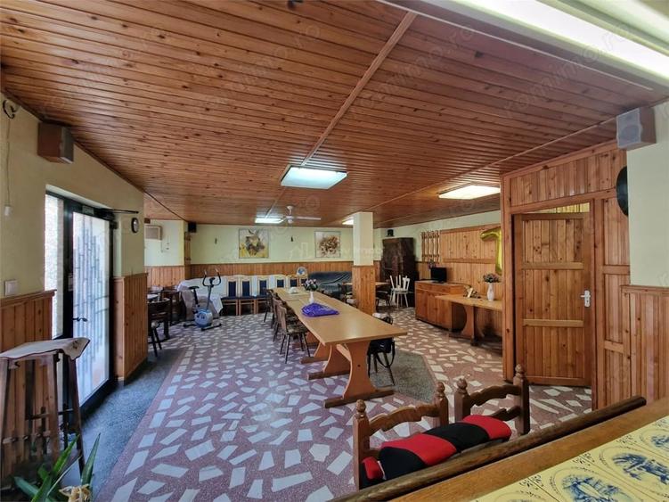 Casă cu 7 camere cu Teren 720 Mp în Vest
