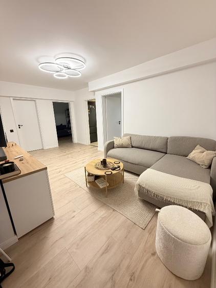 Apartament cu 3 camere decomandat, mobilat în Florești