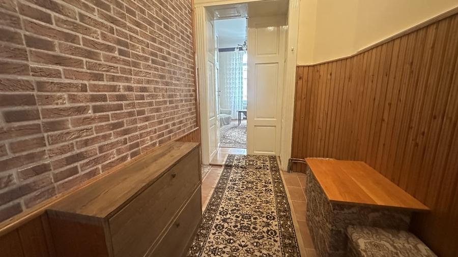 Apartament cu 3 camere semidecomandat, mobilat în Ultracentral