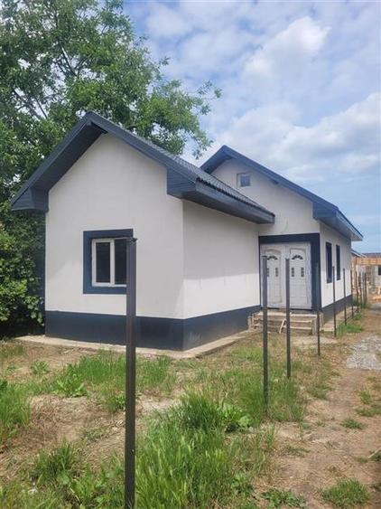 Casă individuală cu 3 camere cu Teren 230 Mp în Lumina