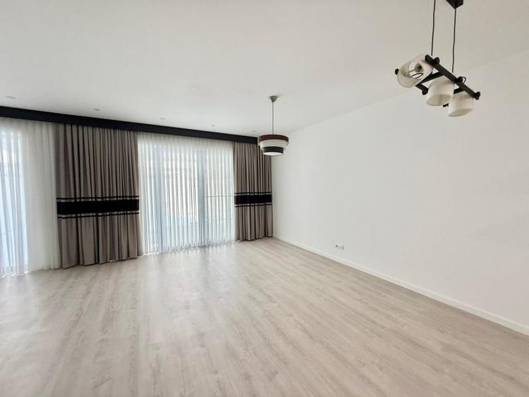 Duplex cu 5 camere cu Canalizare în Pipera