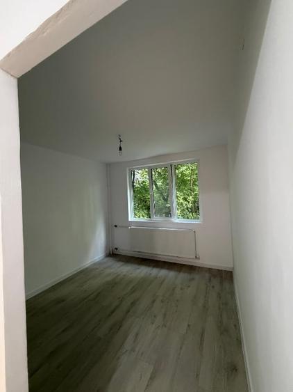 Apartament cu 3 camere decomandat în Drumul Taberei