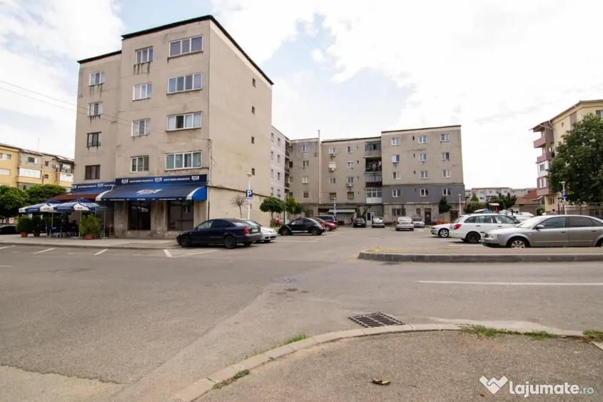 Apartament cu 4 camere decomandat în Central