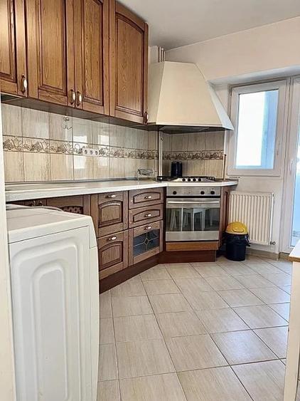 Apartament cu 2 camere decomandat în P-ța Universității
