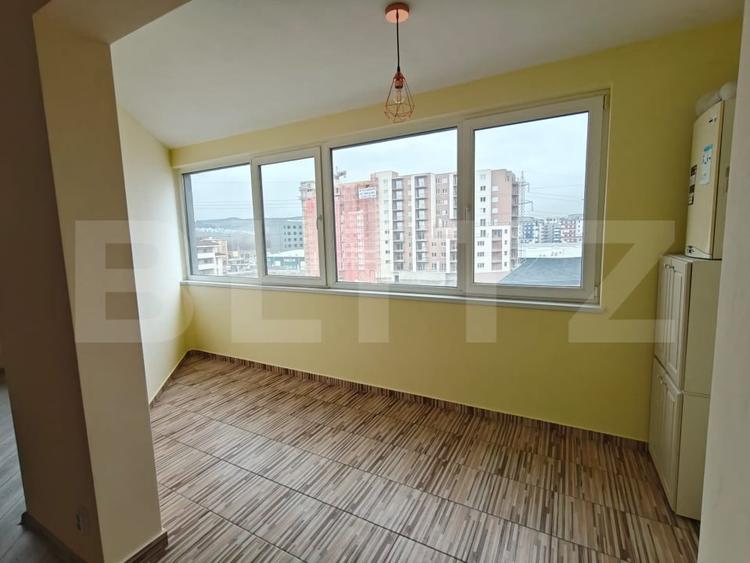 Apartament cu 3 camere semidecomandat, mobilat în Florești