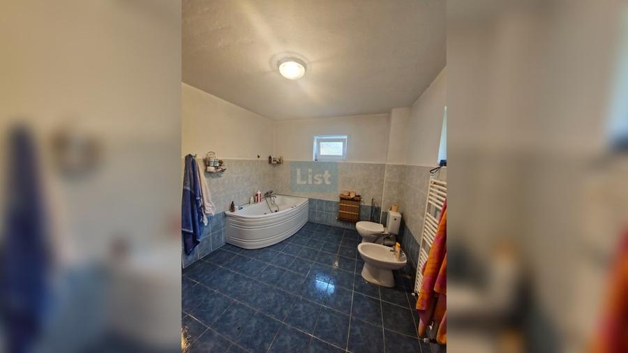 Casă cu 5 camere cu Teren 876 Mp în Sud-Est