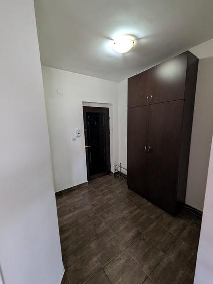 Apartament cu 2 camere semidecomandat, mobilat în Florești