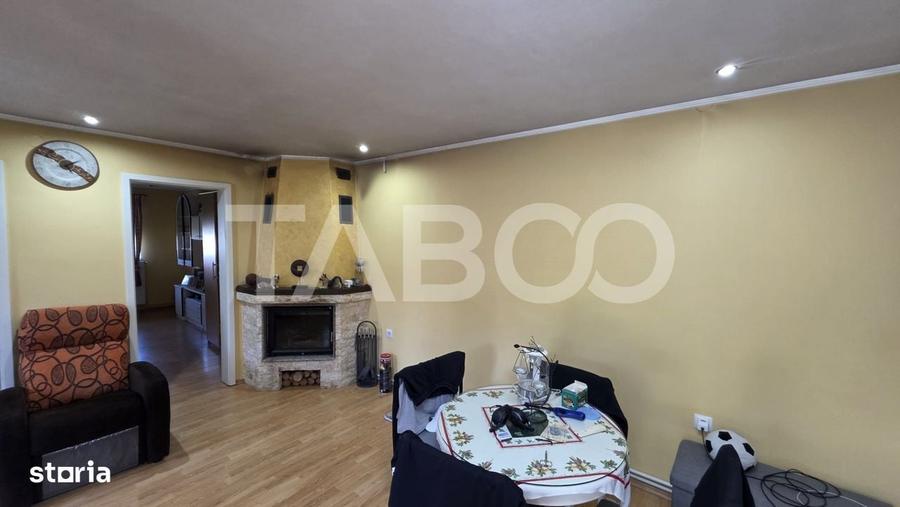 Casă cu 4 camere în Petrești