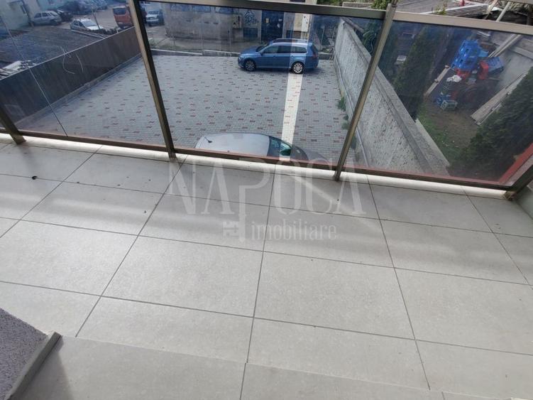 Apartament cu 8 camere decomandat în Gruia