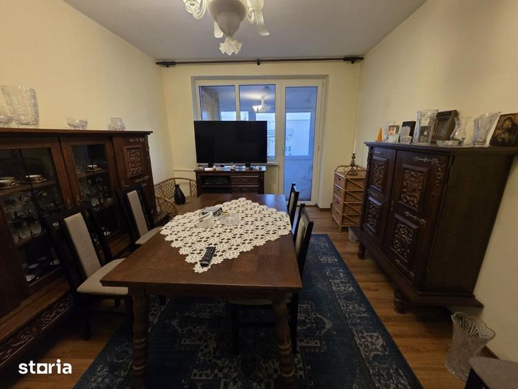 Apartament cu 3 camere decomandat în Tineretului