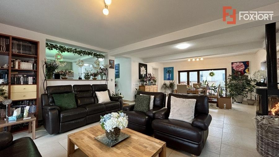 Penthouse cu 4 camere semidecomandat, mobilat în Dumbrăvița