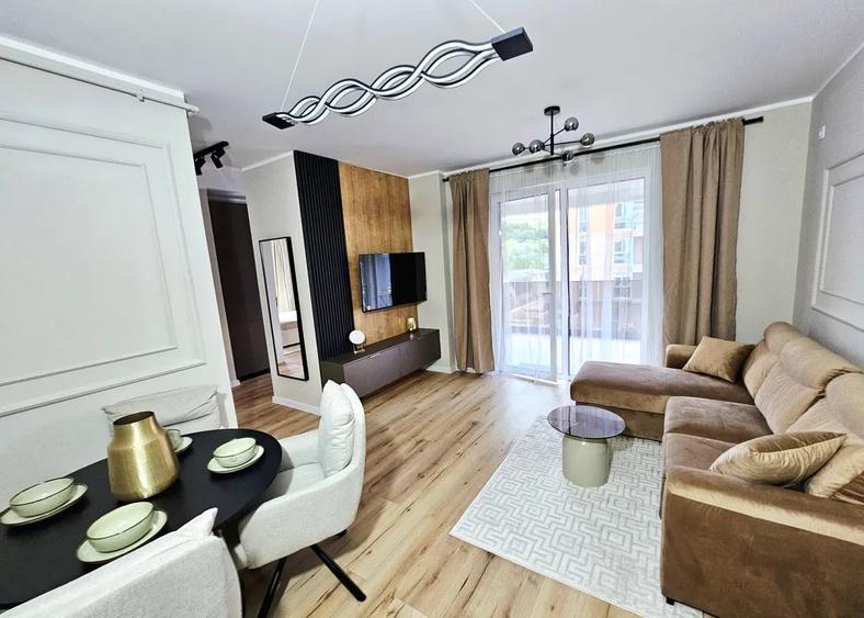 Apartament cu 3 camere semidecomandat, mobilat în Florești