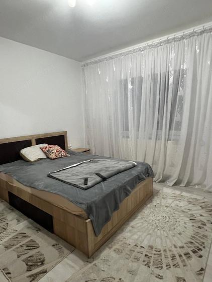Apartament cu 2 camere decomandat în Calarași 4