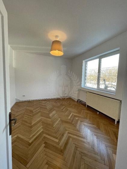 Casă individuală cu 5 camere cu Teren 22 Mp în Sud