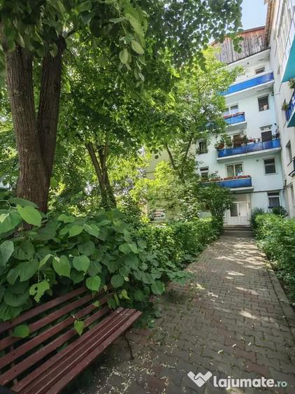 Apartament cu 3 camere decomandat în Ultracentral