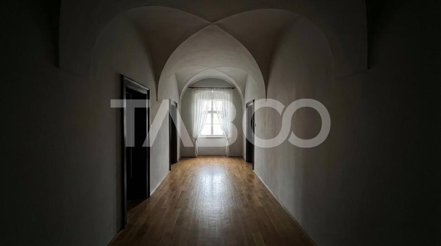 Apartament de vanzare 2 camere 81mpu + pivnita si pod Centrul Istoric - 4