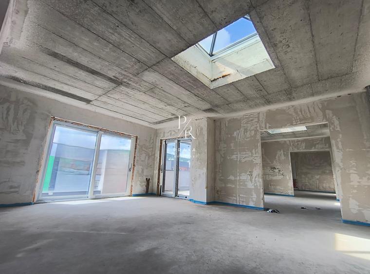 Penthouse cu 4 camere decomandat în Florești