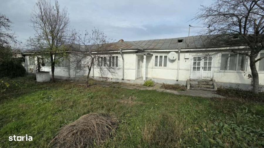 Casă cu 4 camere semidecomandat în Gologanu