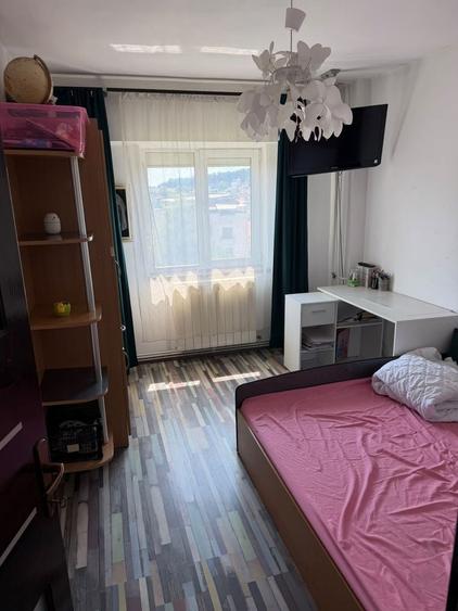 Apartament cu 3 camere decomandat în Traian
