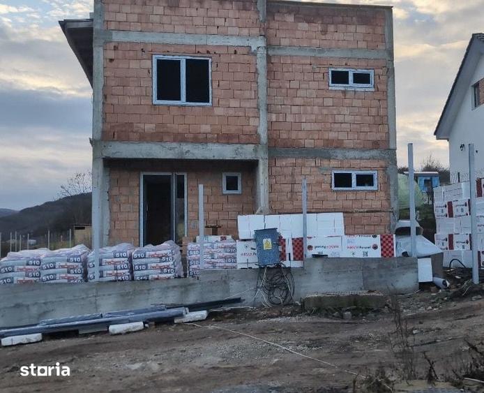 Casă cu 4 camere cu Teren 600 Mp în Baciu
