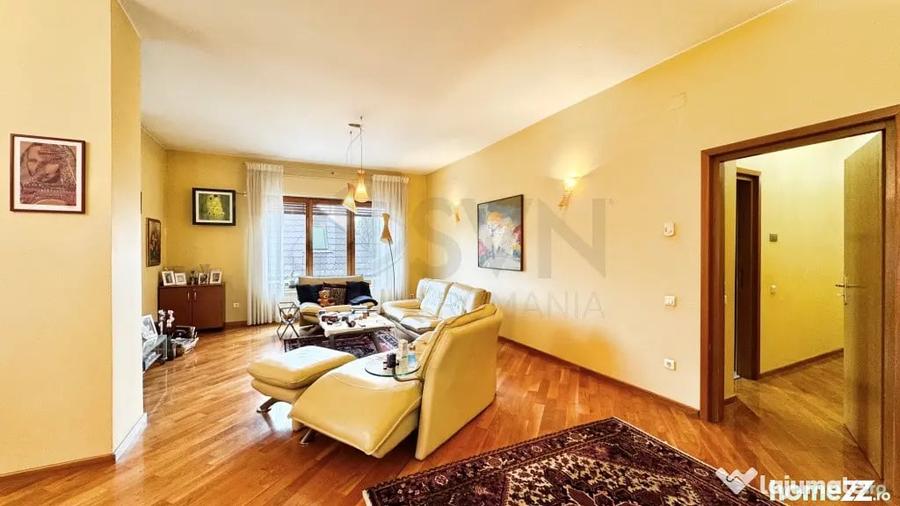 Apartament cu 5 camere semidecomandat în Capitale